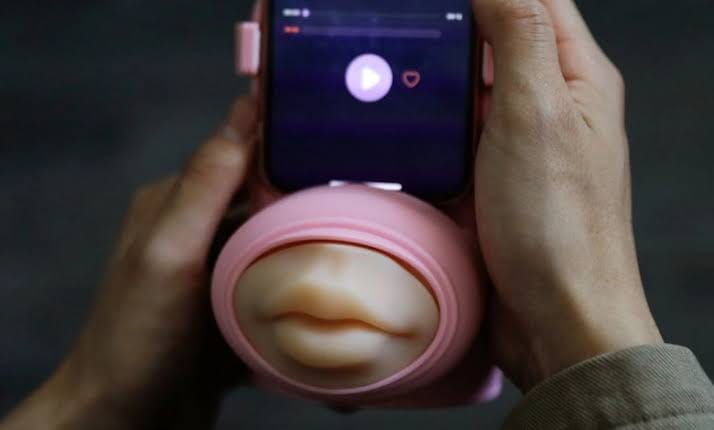 Chinese Startup Invents Long Distance Kissing Machine To Combat Loneliness, Chinese Startup Invents Long Distance Kissing Machine To Combat Loneliness